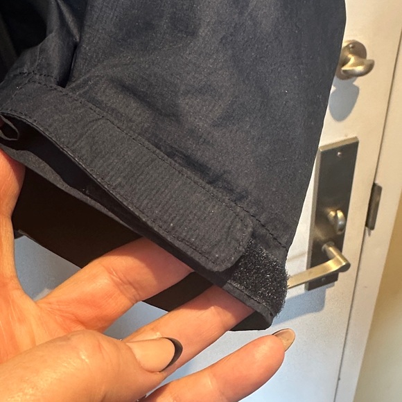 The North Face Men's Navy and Gray Windbreaker - Picture 7 of 14